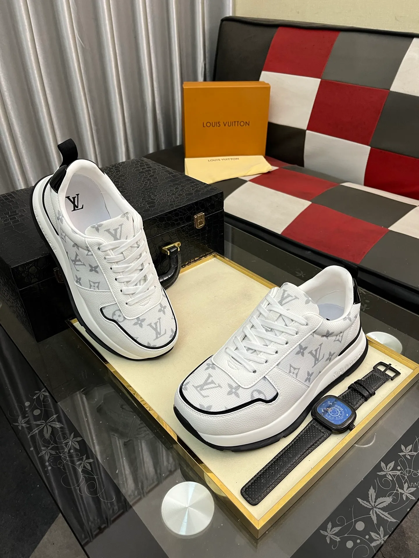 Men's men's shoes💰458⌚️⌚️ Loui* Vuitto* - Louis ** donkey's new color men's trainer sneakers, this LV Trainer sneaker is made of calfskin and breathable mesh, showing pure colors, the #54 logo on the back traces the brand's birth in 1854, the designer's handwritten brand logo embellishes one side, virgil Designed by abloh himself, it is a very commemorative sneaker. The new LV Louis Vuitton loui* vuitto* trainer sneaker low casual sports culture versatile basketball sneaker. Size: 38-444️⃣Colors available
